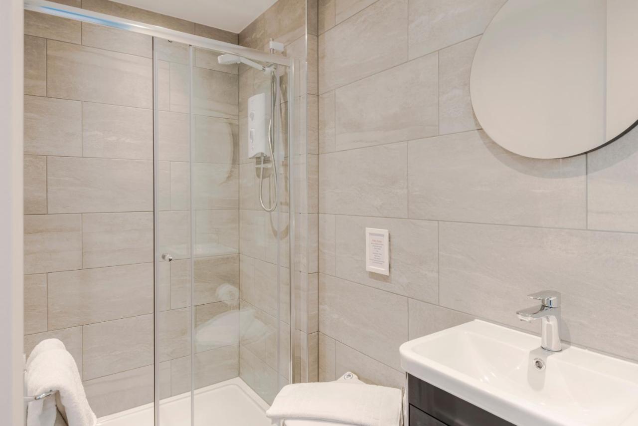 4 Berkeley Square I Your Apartment Бристол Екстериор снимка