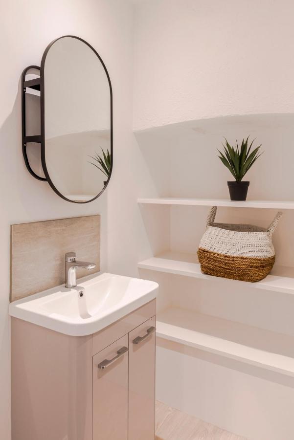 4 Berkeley Square I Your Apartment Бристол Екстериор снимка
