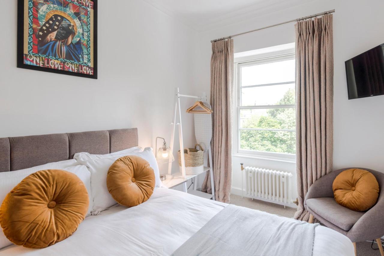 4 Berkeley Square I Your Apartment Бристол Екстериор снимка