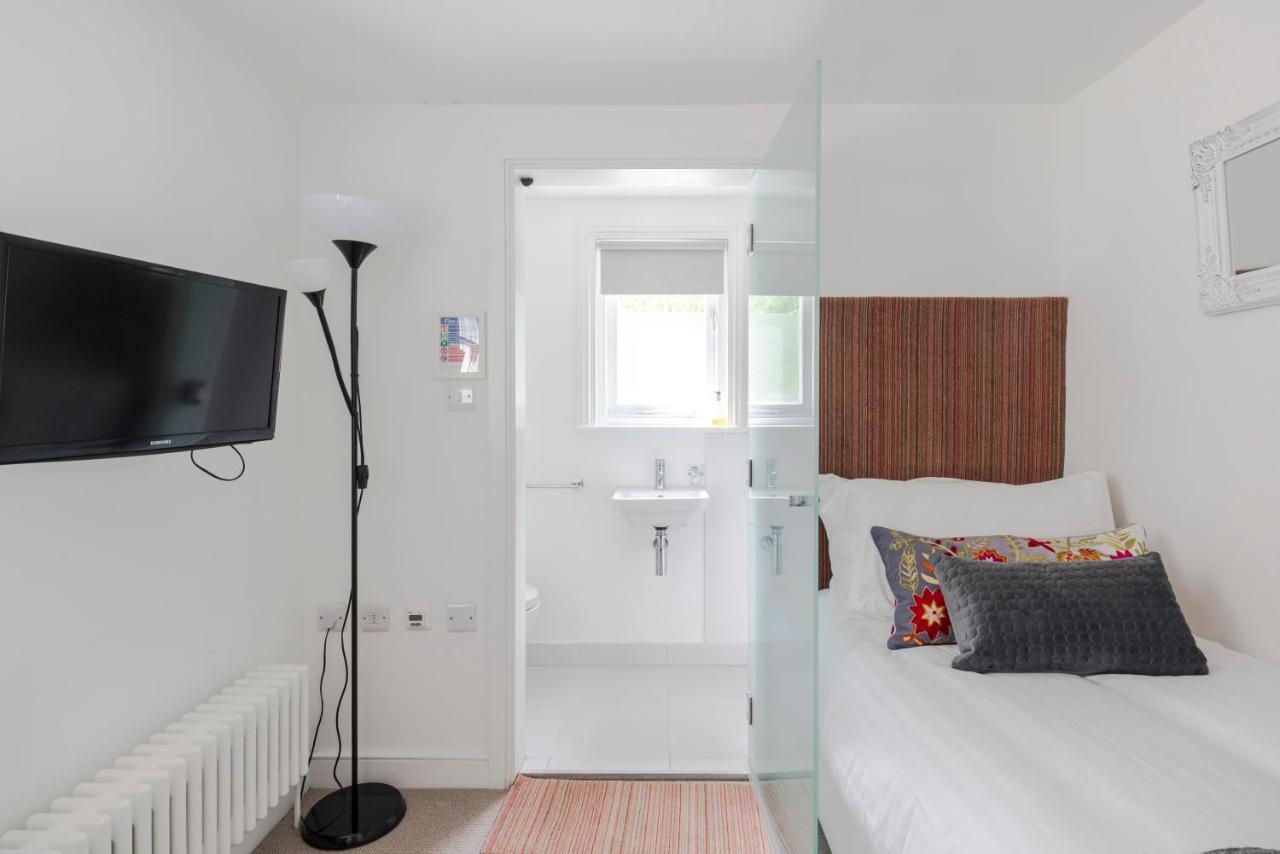 4 Berkeley Square I Your Apartment Бристол Стая снимка