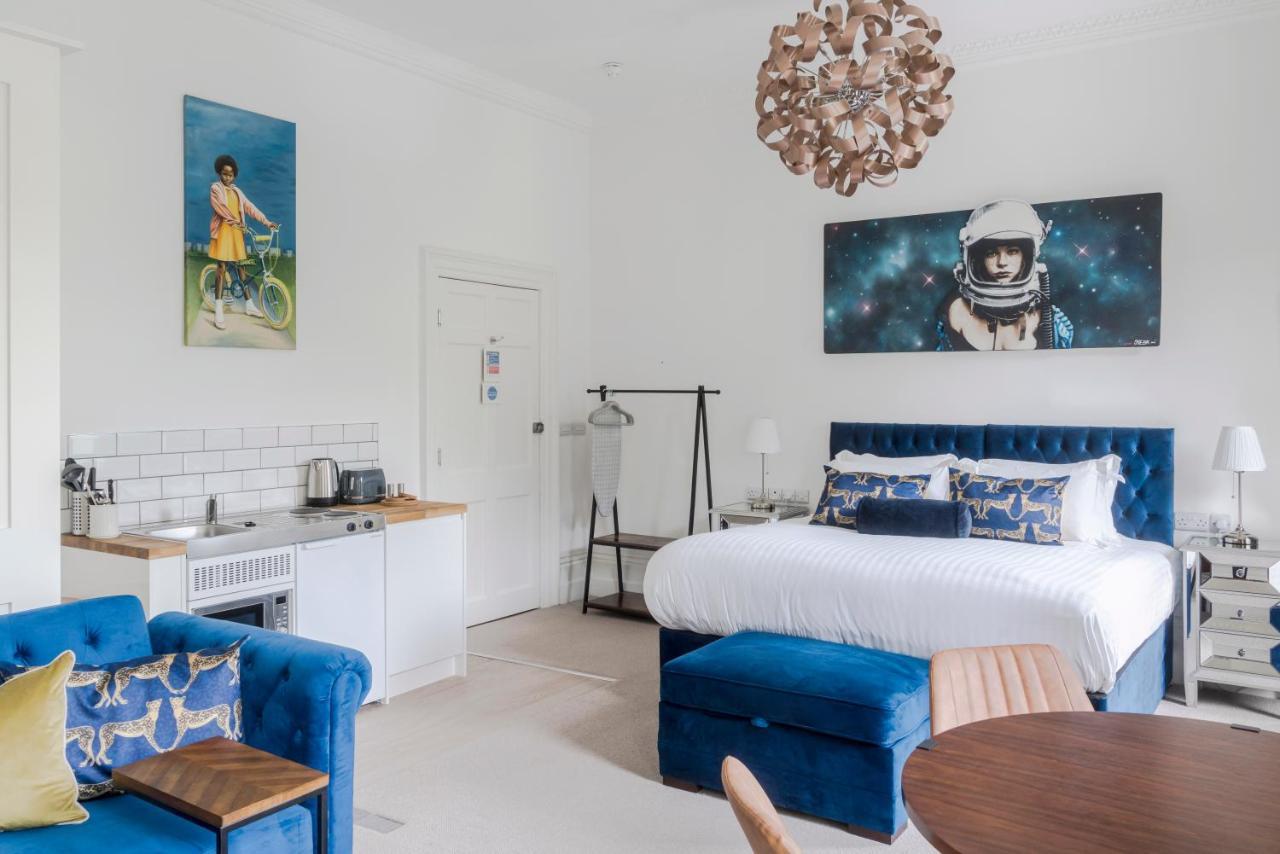 4 Berkeley Square I Your Apartment Бристол Екстериор снимка
