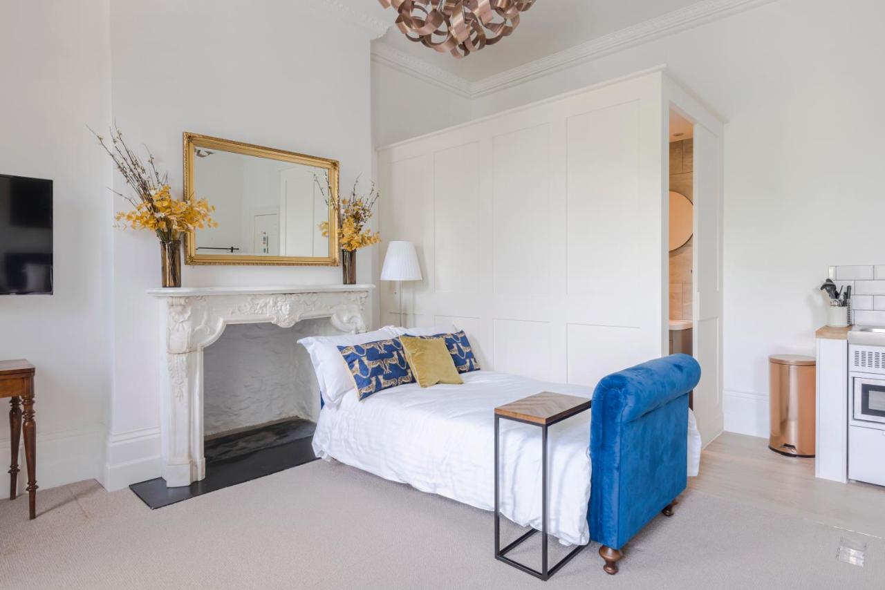 4 Berkeley Square I Your Apartment Бристол Екстериор снимка