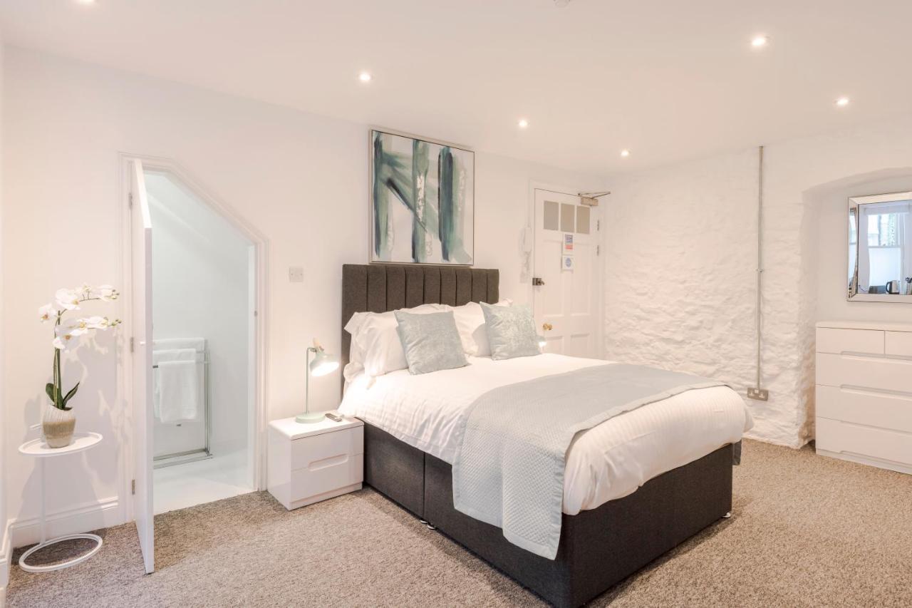 4 Berkeley Square I Your Apartment Бристол Екстериор снимка