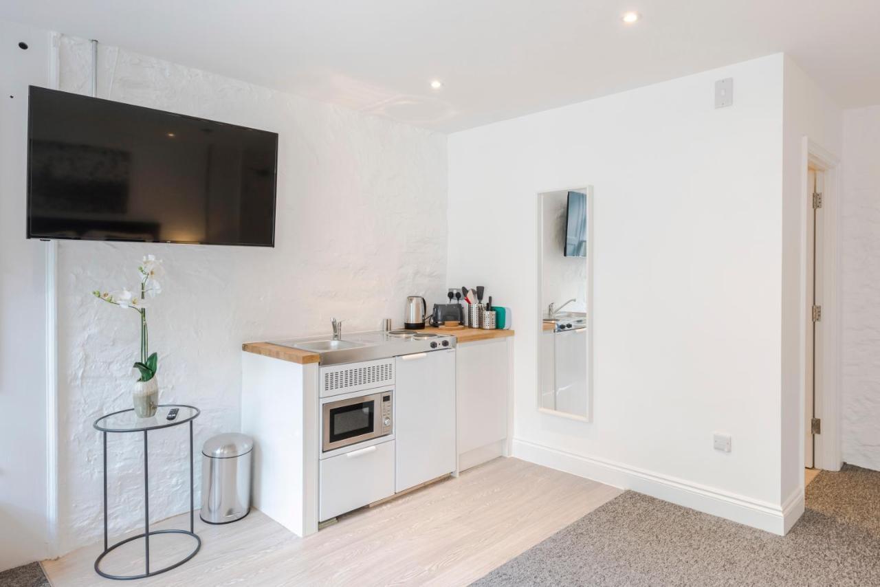 4 Berkeley Square I Your Apartment Бристол Екстериор снимка