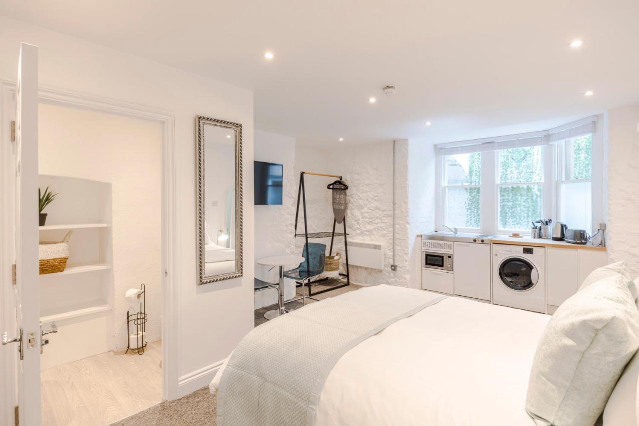 4 Berkeley Square I Your Apartment Бристол Екстериор снимка