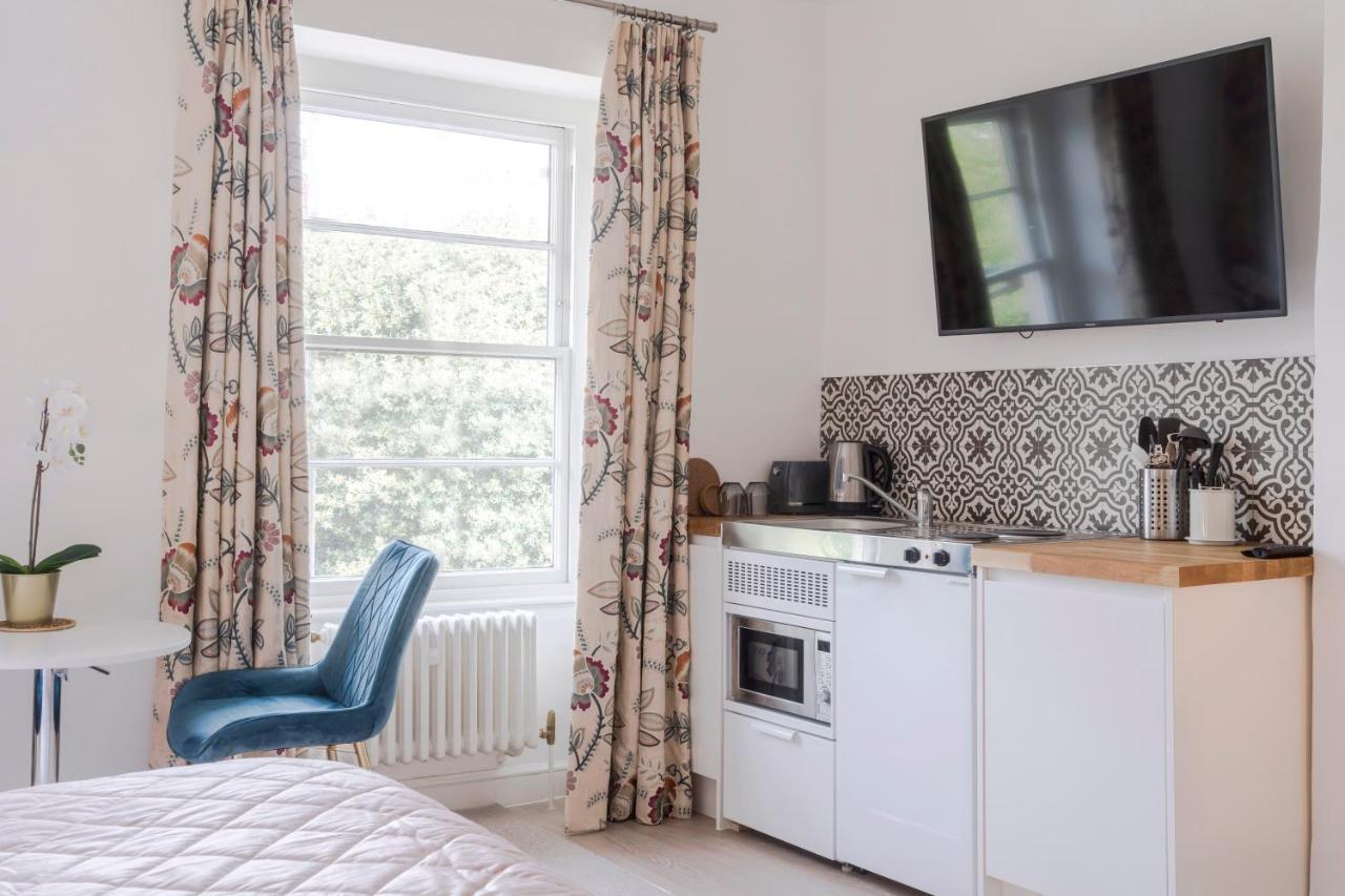 4 Berkeley Square I Your Apartment Бристол Стая снимка