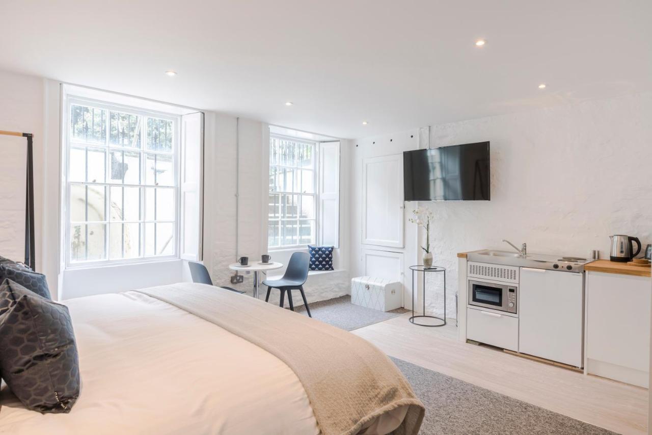 4 Berkeley Square I Your Apartment Бристол Екстериор снимка